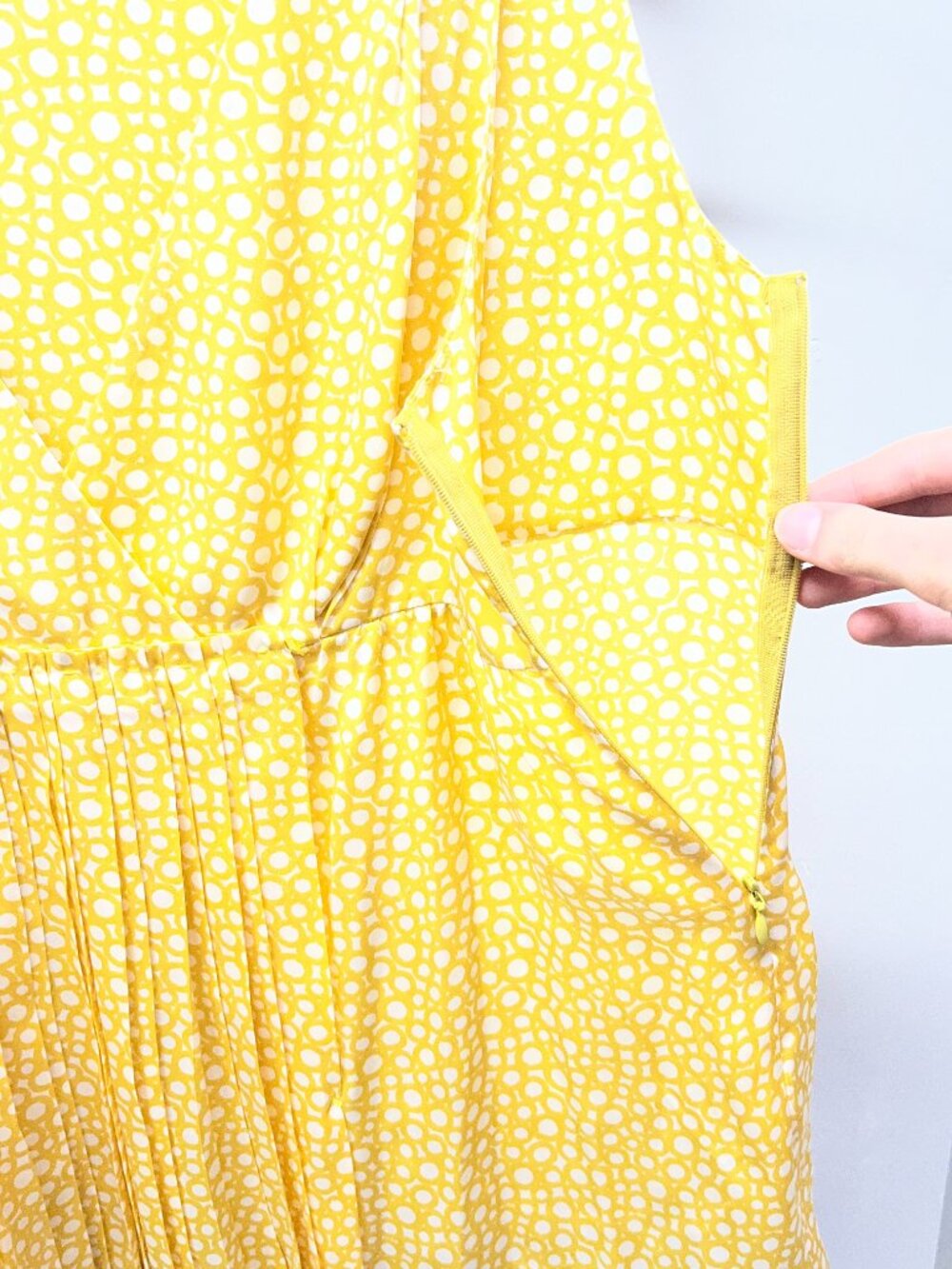 Jacob Yellow Silk Sleeveless top - Picture 2 of 4